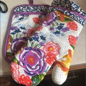 Pioneer woman pot holders